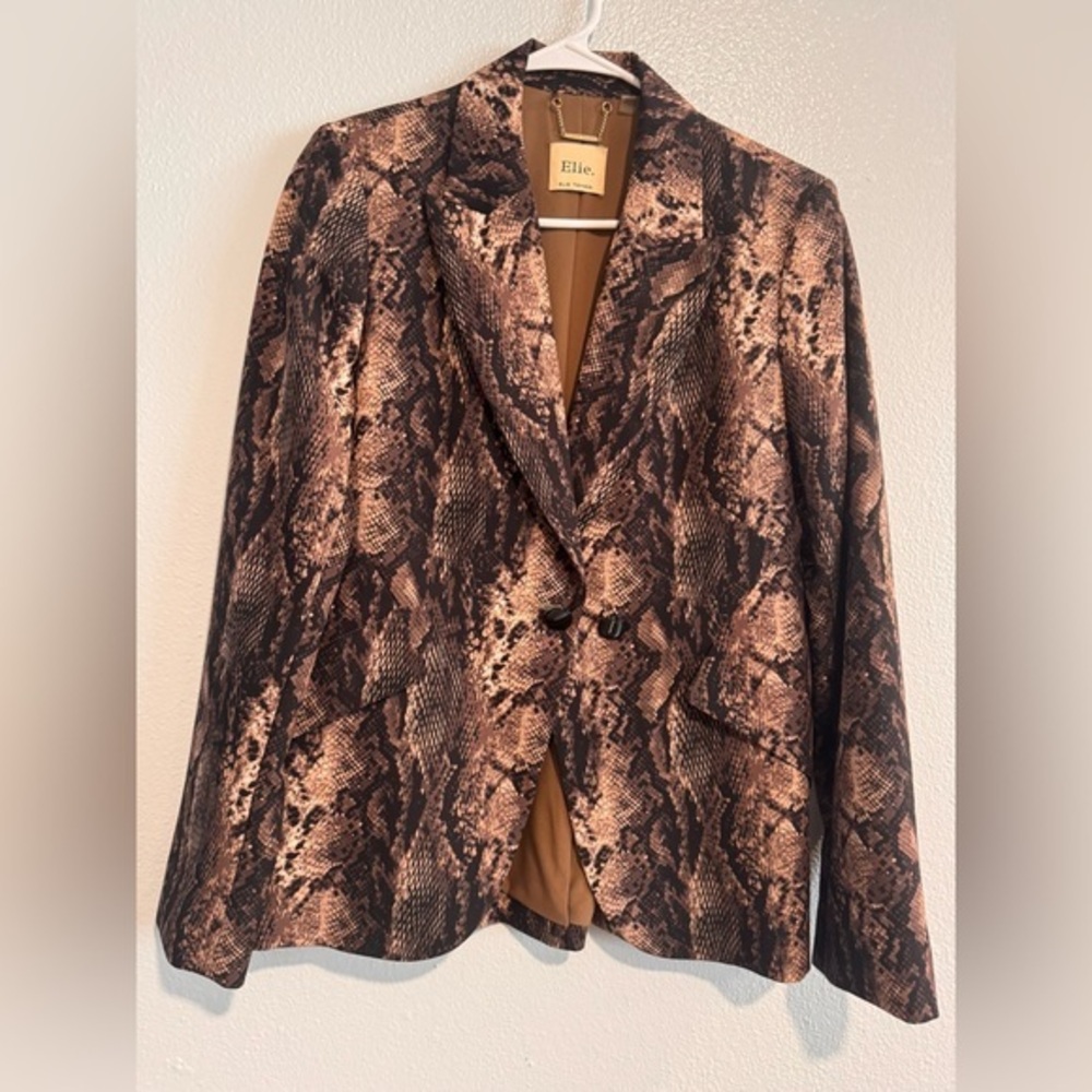 Elie Tahari Black and Cream Snakeskin Blazer Size 6